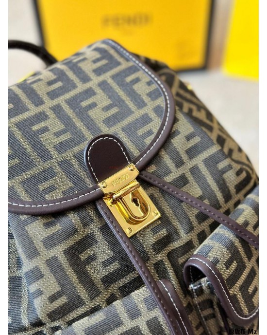 תיק גב פנדי