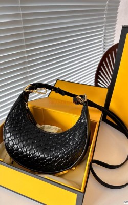 תיק  פנדי 19/10 ס"מ