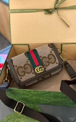 תיק גוצי 18 ס"מ