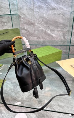 תיק גוצי 20/21 ס"מ