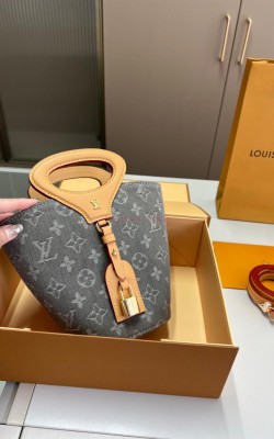 תיק לואי 13/19 ס"מ