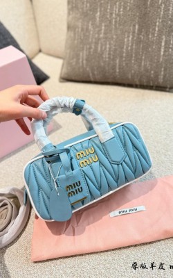 תיק מיו מיו 22 ס"מ