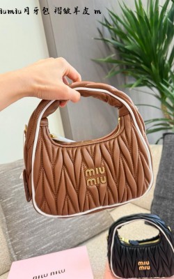 תיק מיו מיו 22 ס"מ