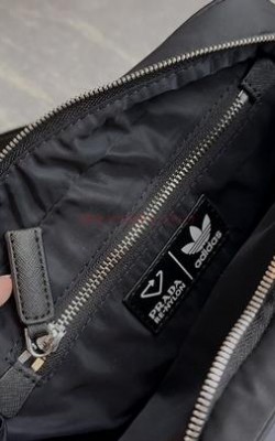 תיק צד פראדה