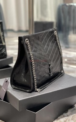 תיק איב סאן לורן