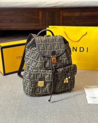 תיק גב פנדי