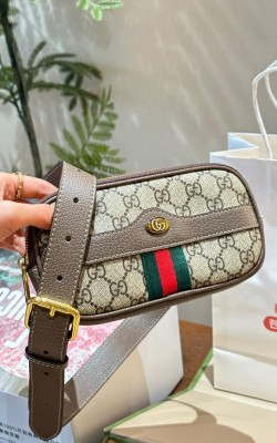 תיק גוצי 17.5/10.5/2.5 ס"מ