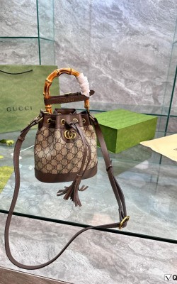 תיק גוצי 20/21 ס"מ