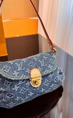 תיק לואי 27/14 ס"מ