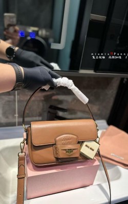 תיק מיו מיו 23/14 ס"מ