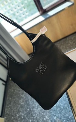 תיק מיו מיו 30 ס"מ