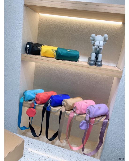 תיקי פראדה במלא צבעים