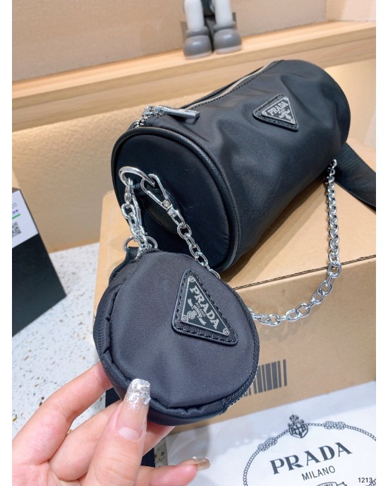 תיקי פראדה במלא צבעים