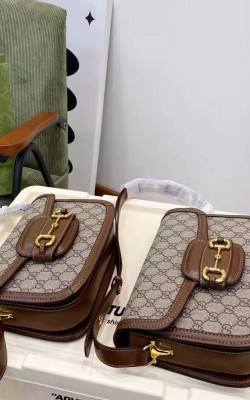 תיק גוצי בשתי גדלים