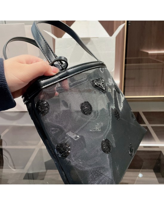 תיקי פראדה שתי גדלים ומלא צבעים