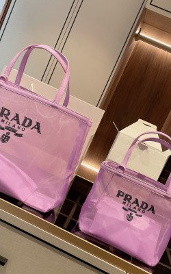 תיקי פראדה שתי גדלים ומלא צבעים