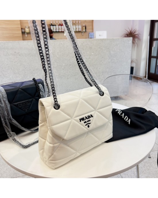 תיק פראדה בשתי צבעים